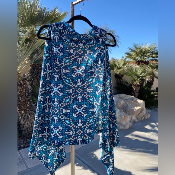 ⭐️ 2 in 1 Vest and Scarf Floral Pattern L ⭐️ - Picture 3 of 4